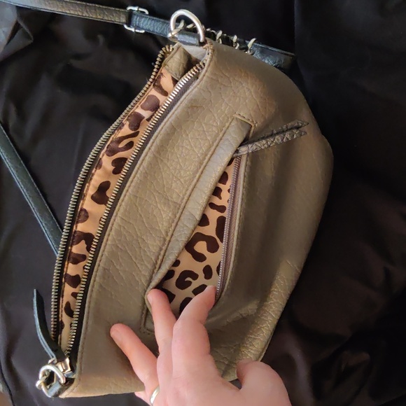 Jessica Simpson Grey and Black Leopard Print Interior Crossbody Bag - Picture 5 of 9